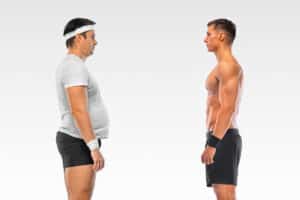 Lateral view of two men in front of each other with clear physical differences to symbolize rapid weight loss and the psychological effects of rapid weight loss.